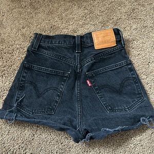 Levis rib cage shorts